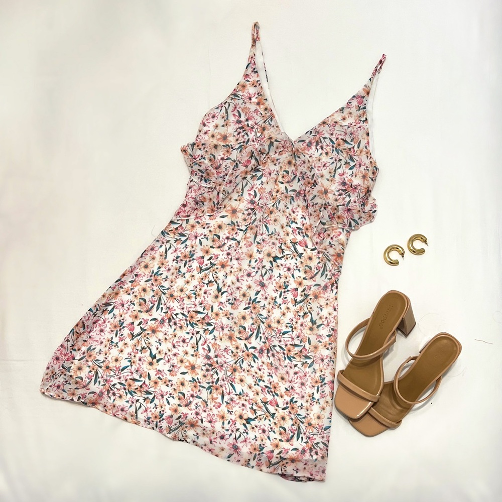 Altar’D State AN50556 Floral Ruffle Mini Dress Chiffon Pink and White